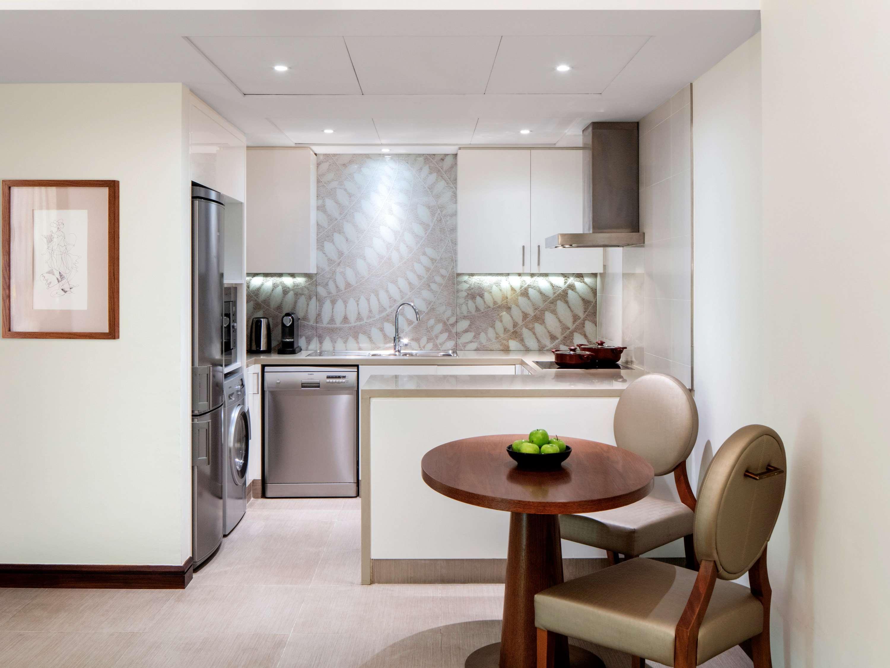 Pullman Dubai Creek City Centre Residences Exteriér fotografie A kitchen in a hotel suite