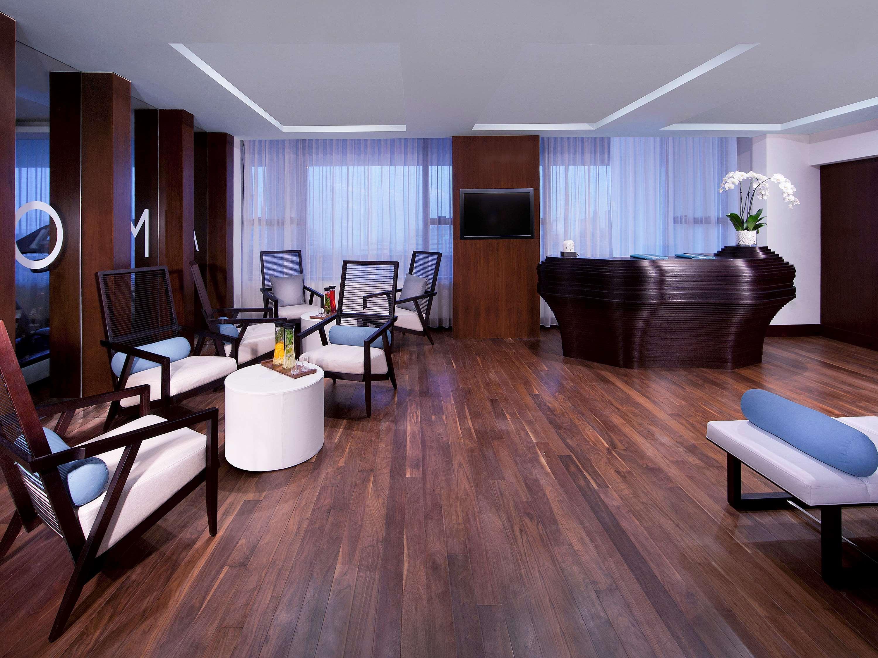 Pullman Dubai Creek City Centre Residences Exteriér fotografie The Westin Club Lounge at the Westin Palace Madrid