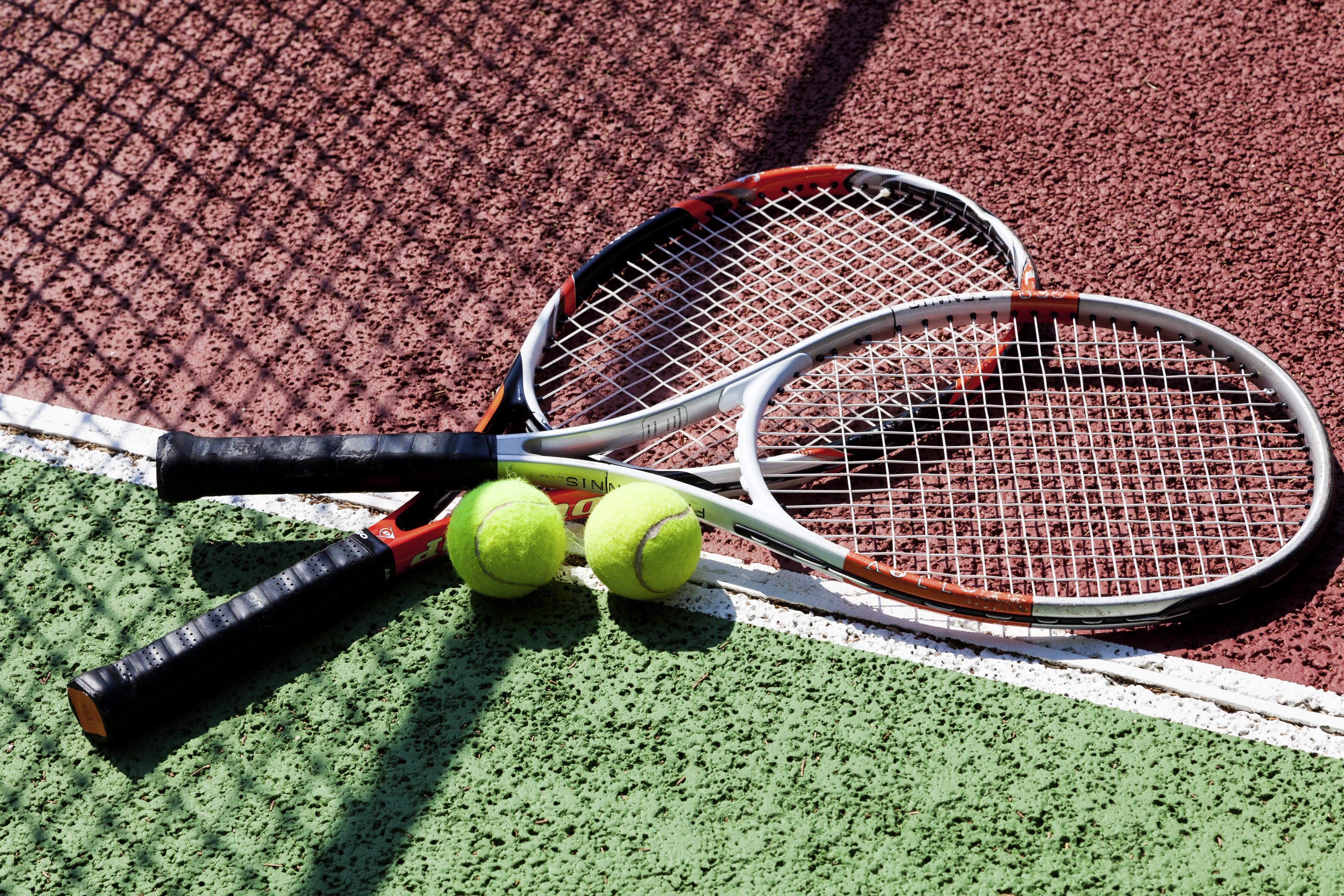 Pullman Dubai Creek City Centre Residences Exteriér fotografie Tennis rackets and balls