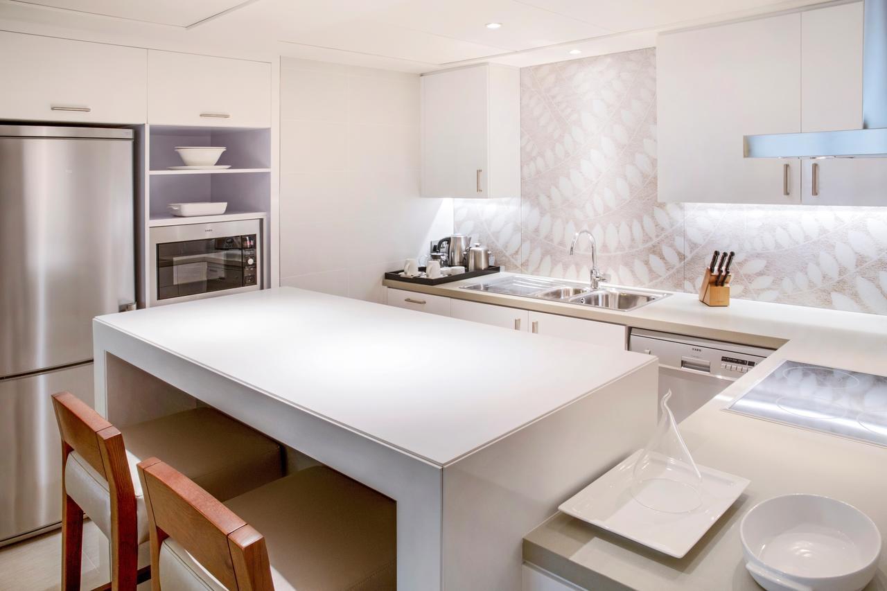 Pullman Dubai Creek City Centre Residences Pokoj fotografie A modern kitchen