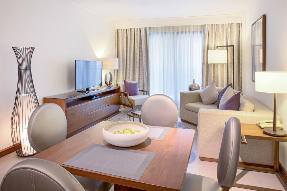 Pullman Dubai Creek City Centre Residences Exteriér fotografie A typical living room in a Residence Inn
